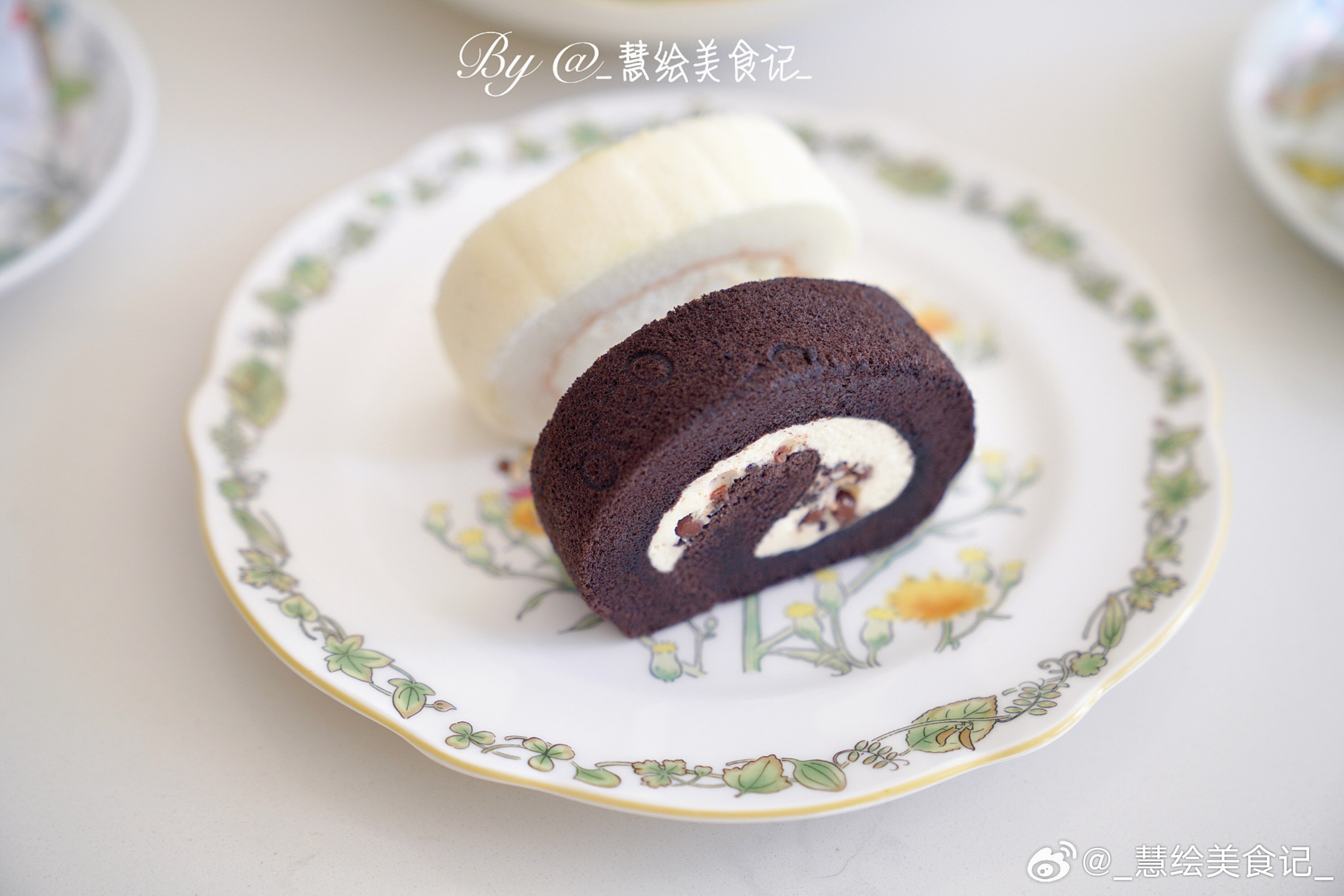 周三早☕早餐鸡蛋火腿三明治、奥利奥蛋糕卷、拿铁咖啡、小番茄~我的美食日记