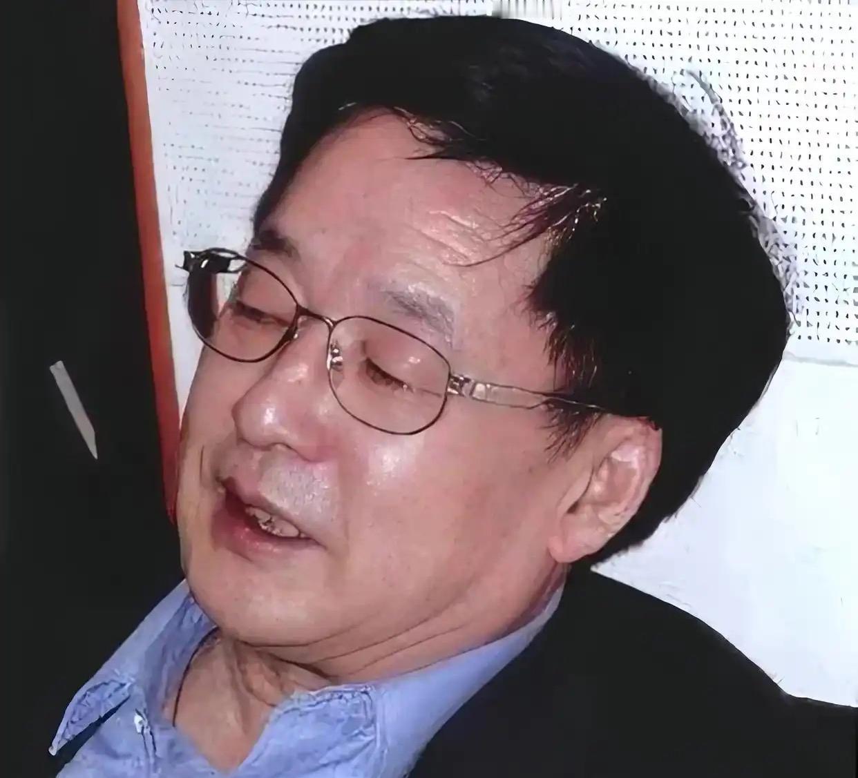 手握北京高速公路建设审批大权，十年疯狂敛财超千万，沉迷豪赌腐化，包养情妇，全家卷