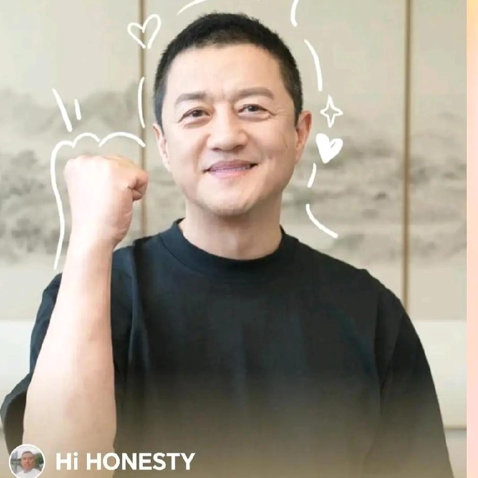 李亚鹏说：2006年8月，那时，我们的条件还好，就带着嫣儿去美国做治疗。多次