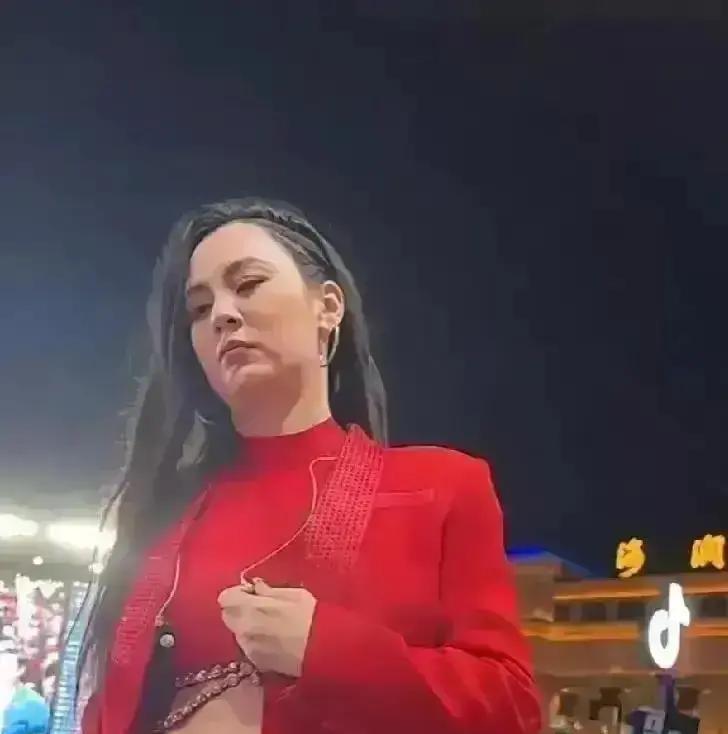 唐艺被罚30万，这事儿听着就离谱！一个主播想跟粉丝坦诚点，居然要付出这么大的代