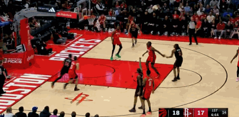 厚积薄发……贾巴里史密斯最近打得越来越好了，已经逐步展现巨星像了在近20