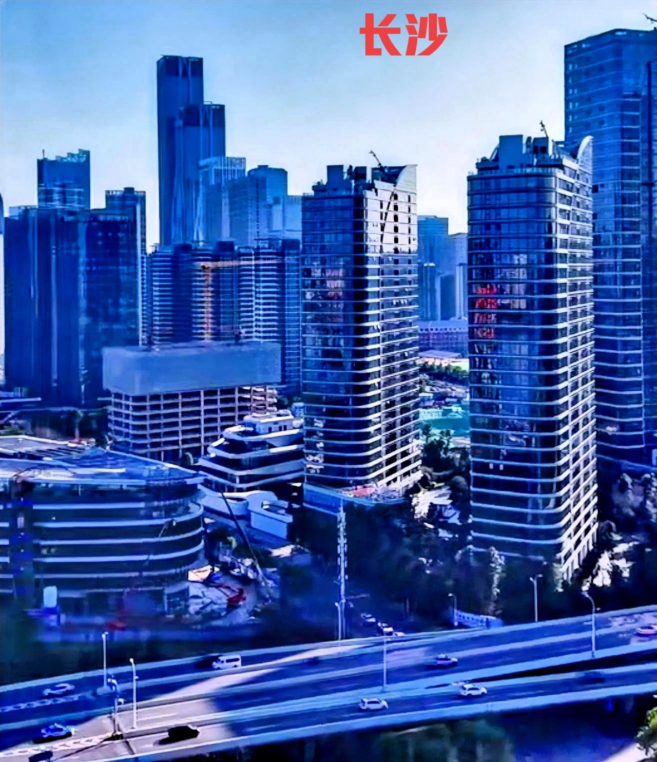 说到长沙，在网上刷视频刷到，长沙这些年年年被评为最具有幸福感的城市。真搞不懂？长