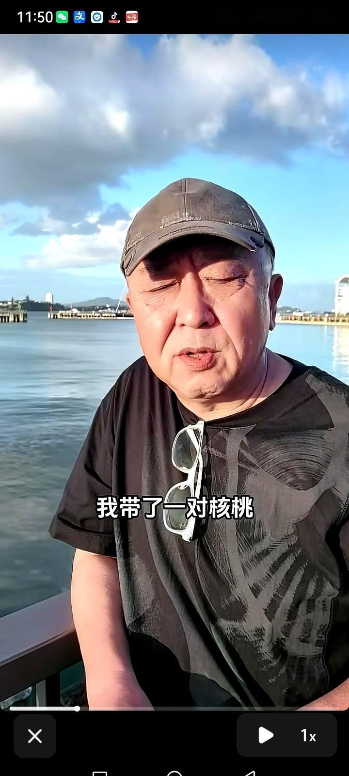 剧组流传个不成文的规矩：千万别跟这三个人坐一桌喝酒。胡军喝白酒论斤起步。三斤白酒下肚，同桌的人早钻了
