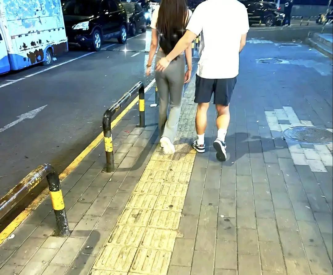 追女生，最忌讳的就是拖。我见过太多男人，在一段关系里磨磨蹭蹭，消息发了不少，