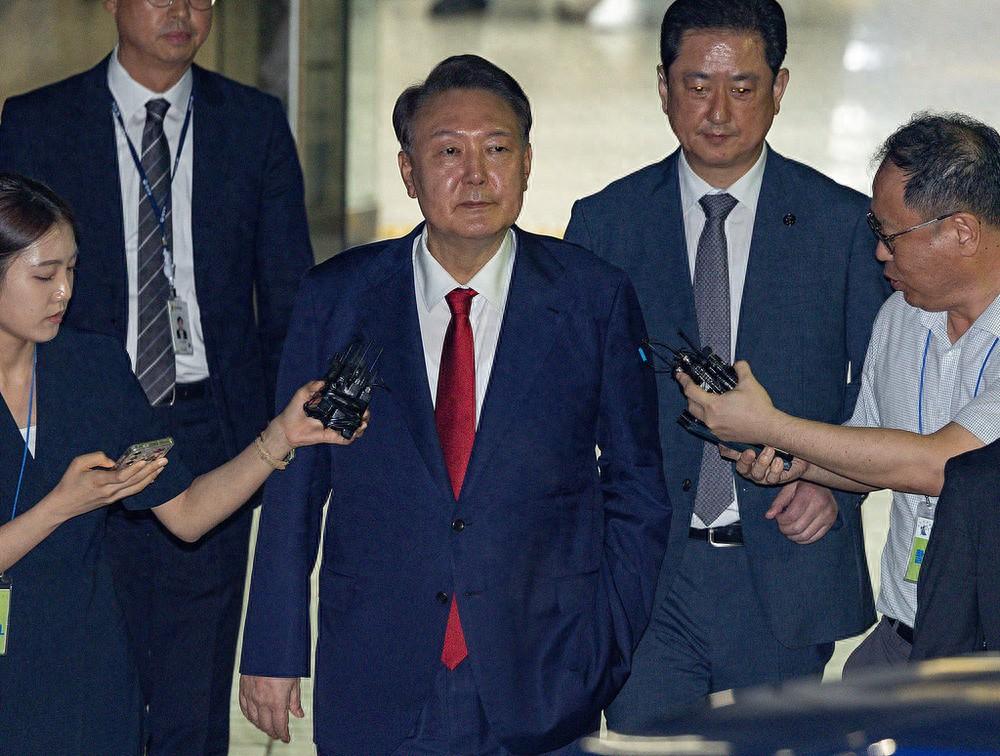尹锡悦健康恶化！当地时间17日，尹锡悦再度缺席涉嫌发动内乱案的第11次庭审，这也