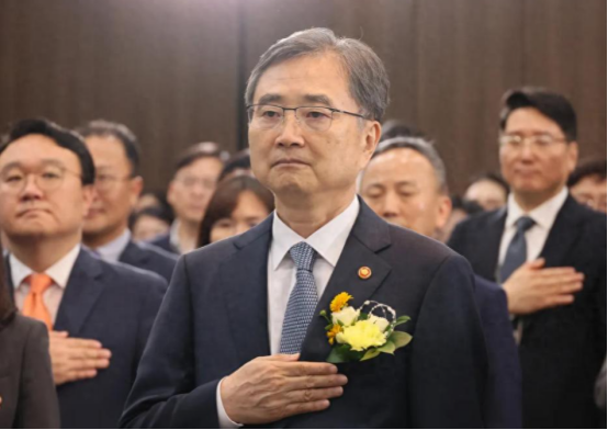 韩国外长失言引发外交风波，青瓦台连夜灭火平息中方不满8月5日，韩国总统办公室紧