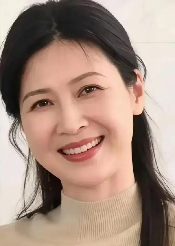童蕾迟迟不肯和涉案老公离婚，根本不是心存爱意，律师早已直白点明：婚内共同债务无法
