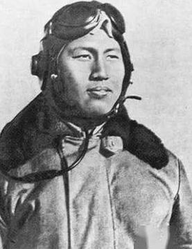 1978年，原空军副司令张积慧被撤职，隔离审查两年后，转业的他，被降六级到成都当