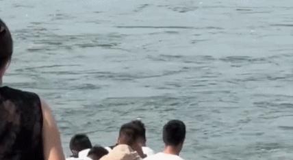 洛阳男子勇救黄河落水母子！妻子看视频后后背发凉。6月22日下午，阳光洒在