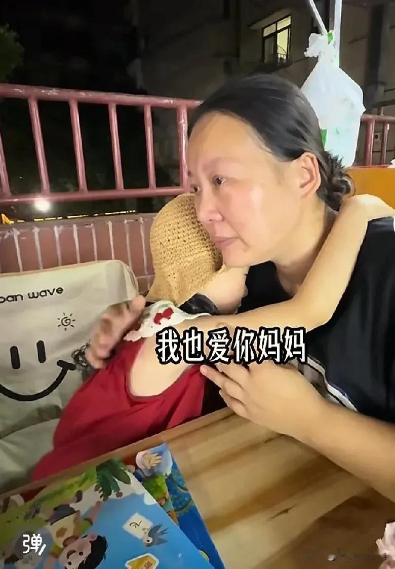 “医学生妈妈”被女儿肿瘤逼成无业游民：为什么32岁的我就像一件社会报废件！