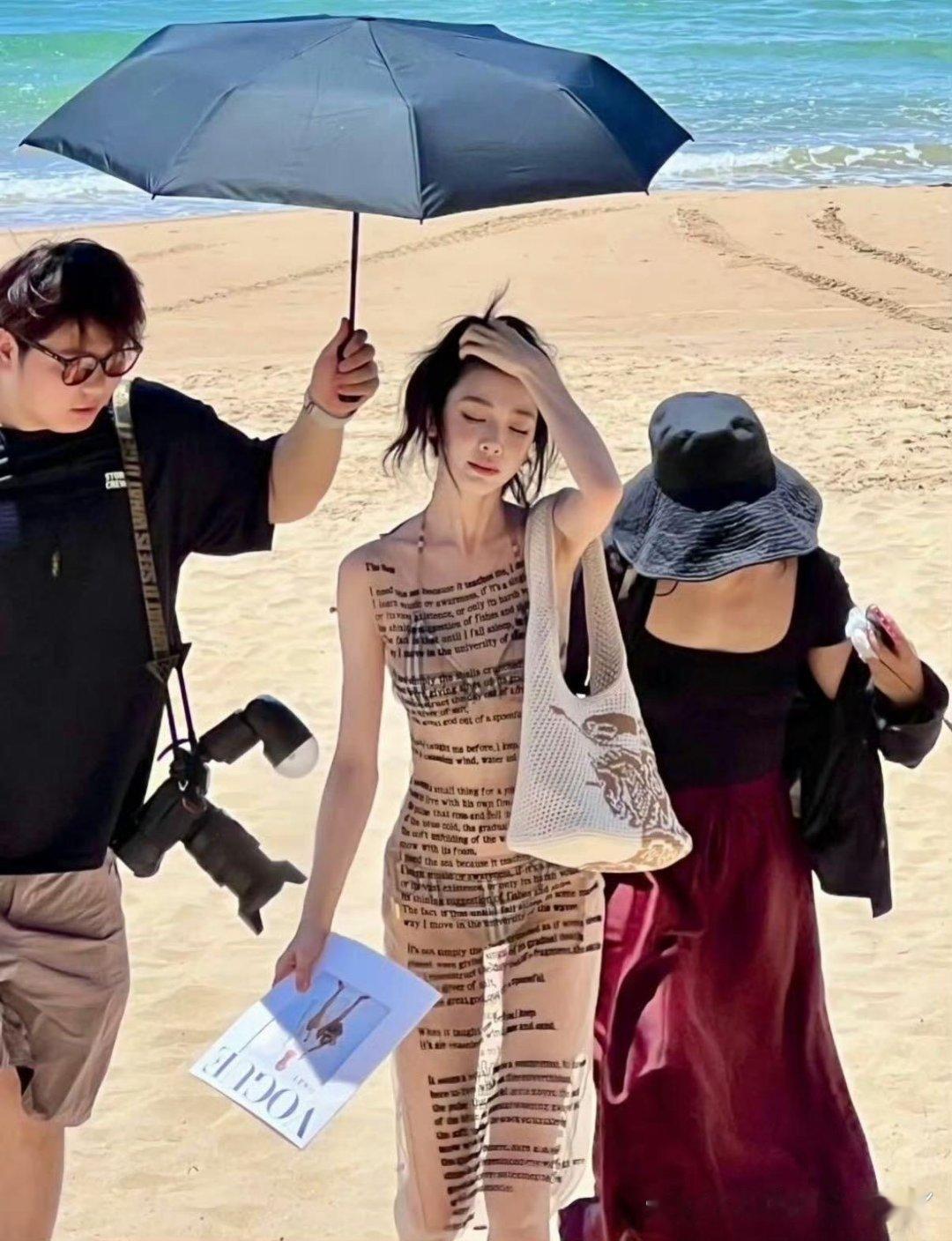 哇塞易梦玲这个身材就没人说吗？得收到90斤才有这效果吧