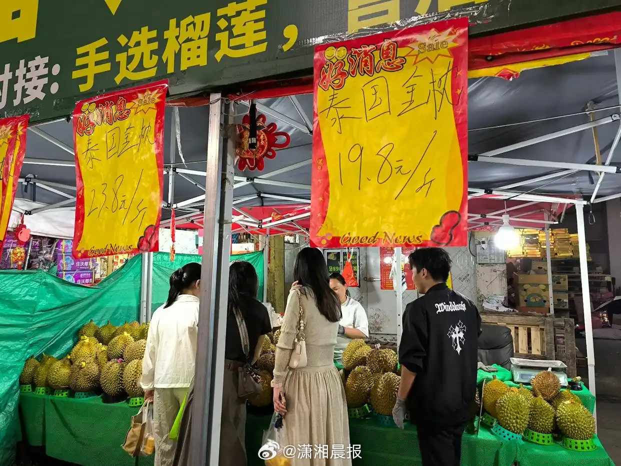 【#榴莲价格跌至1字头#：成水果店“引流神器”，有商家单日营业额4万元，称开到坏