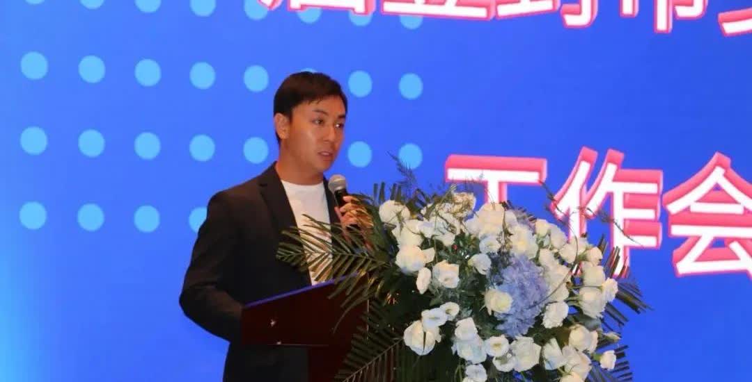 释小龙遇上了大麻烦：刚当上副主席，师父就出事今年5月2日，释小龙正式受聘
