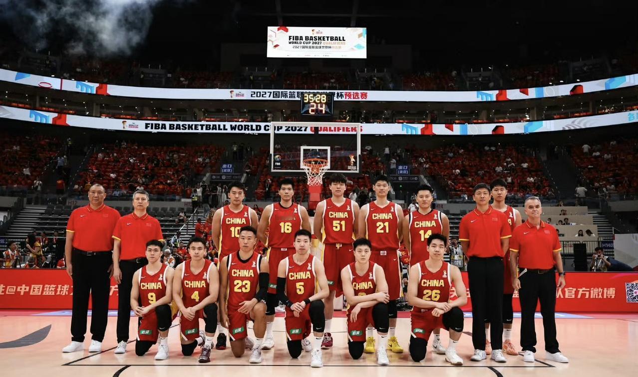 中国男篮这个窗口期的比赛已经结束了，抛开战术不说，中国男篮面临一个不可忽视的问题