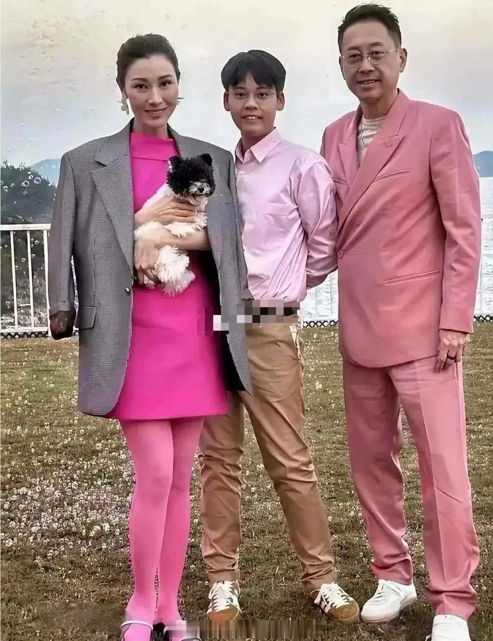 李嘉欣穷极一生的美貌的，都被儿子打败了，儿子一点不像她