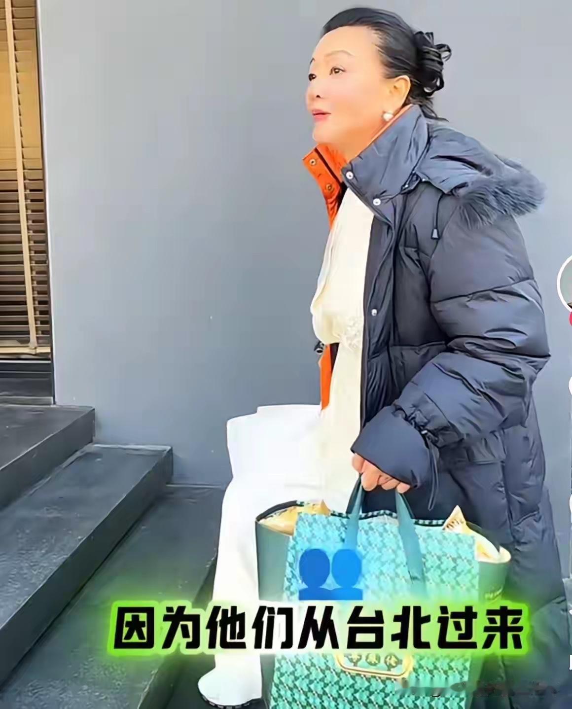兰姐这个奶奶真棒，为孩子们提前做了很多准备，孩子们放寒假回来和她一起过年了，真开