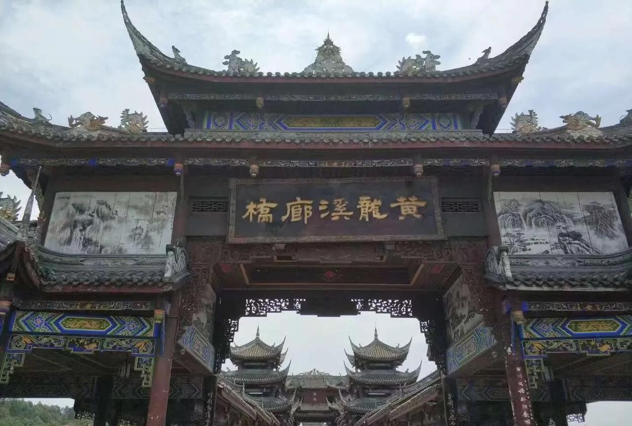成都热疯了，从没见过这么热的成都，今年应该是成都高温天数最多、气温也最高的一年吧