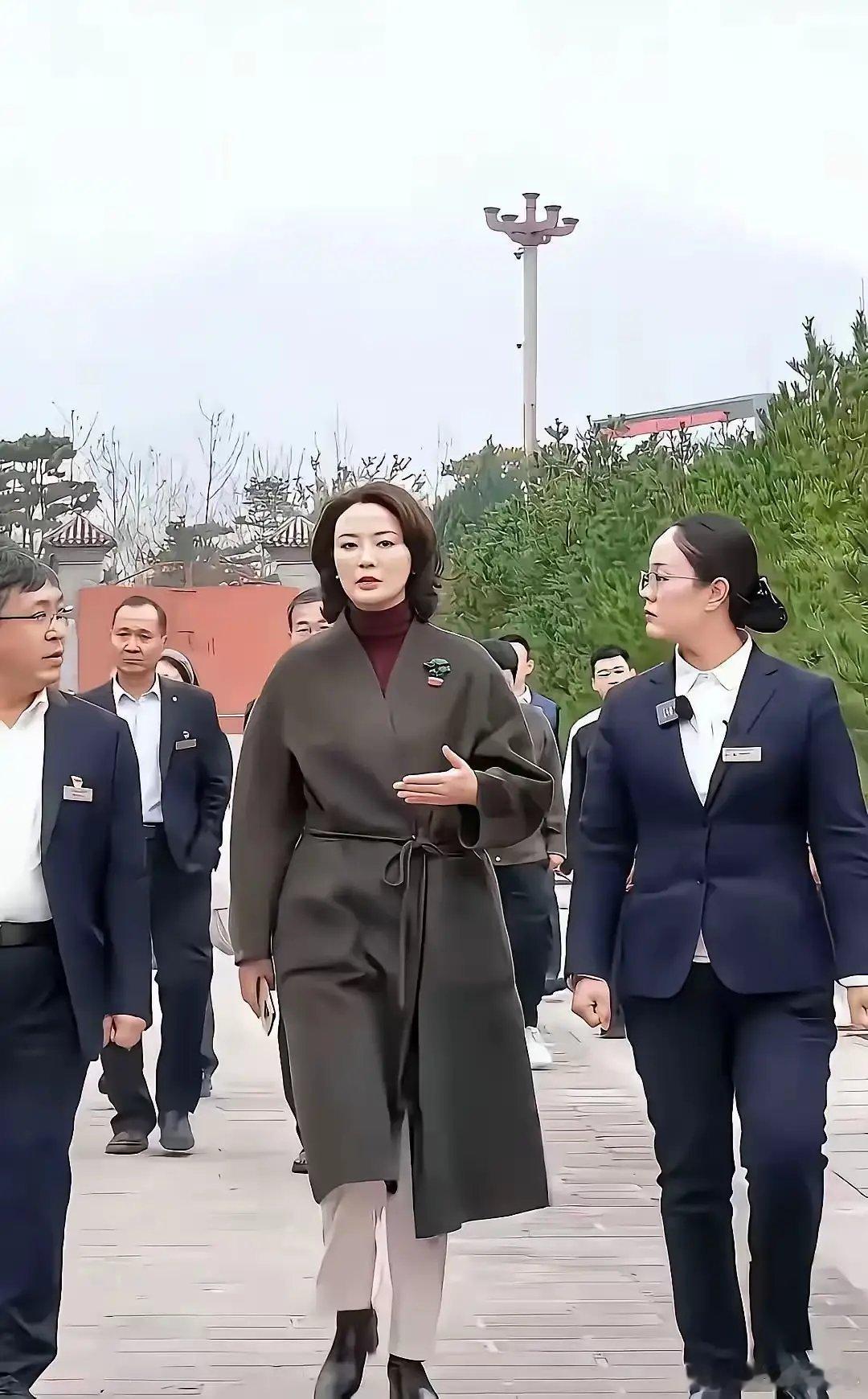 她的气场太强大，你知道她是谁吗？