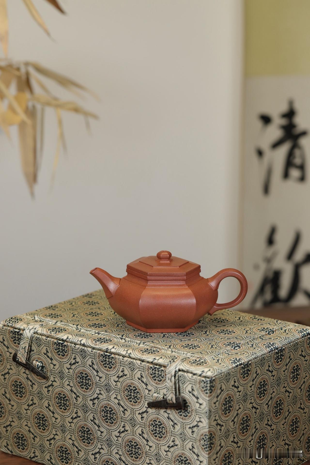 紫砂壶泡六大茶类“黄金法则”！紫砂壶泡茶好喝，这是公认的。但很多壶友买了昂贵的