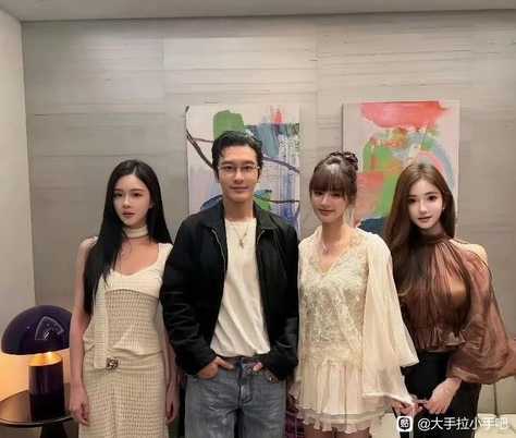 黄晓明的审美可真统一啊，一直喜欢一个类型的女生