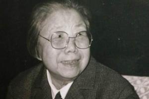 1982年11月，邓颖超给身边工作人员写下身后需托付同志们做的几件事。其中提到：