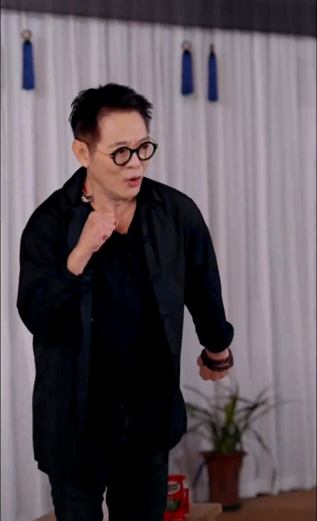 李连杰身上藏着很多让人看不懂的地方。李连杰在2023年的时候就开始交代后事了。