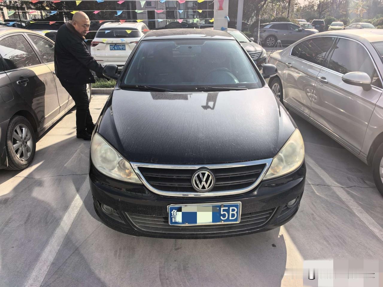 拉动经济、刺激内需，难道就要浪费吗？就得有牺牲吗？这是一辆2012年上牌的大众