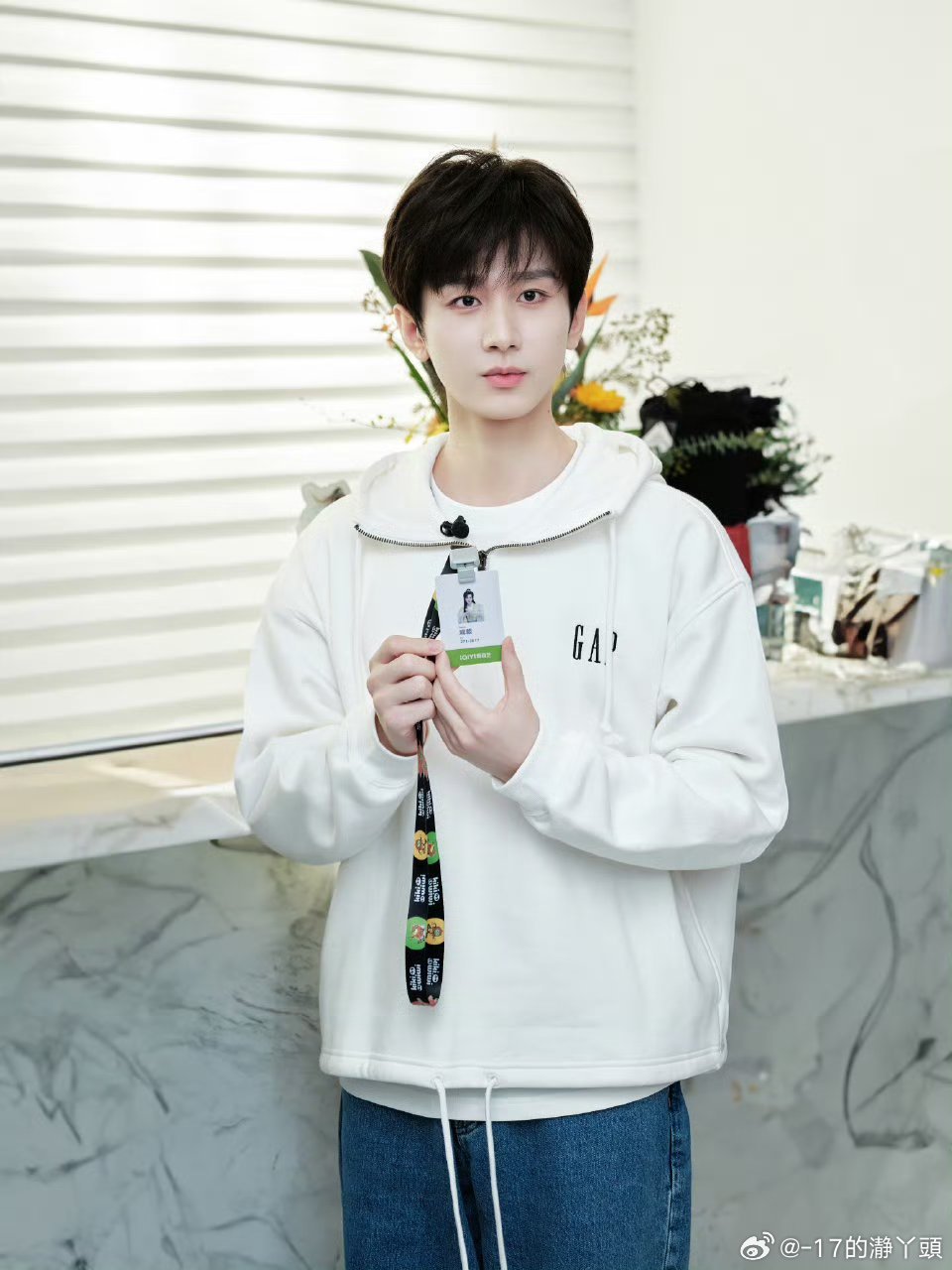 W成毅两京十五日cy成毅朱瞻基我正开着灯玩手机，忽然觉得周围都暗了下来，原来是手