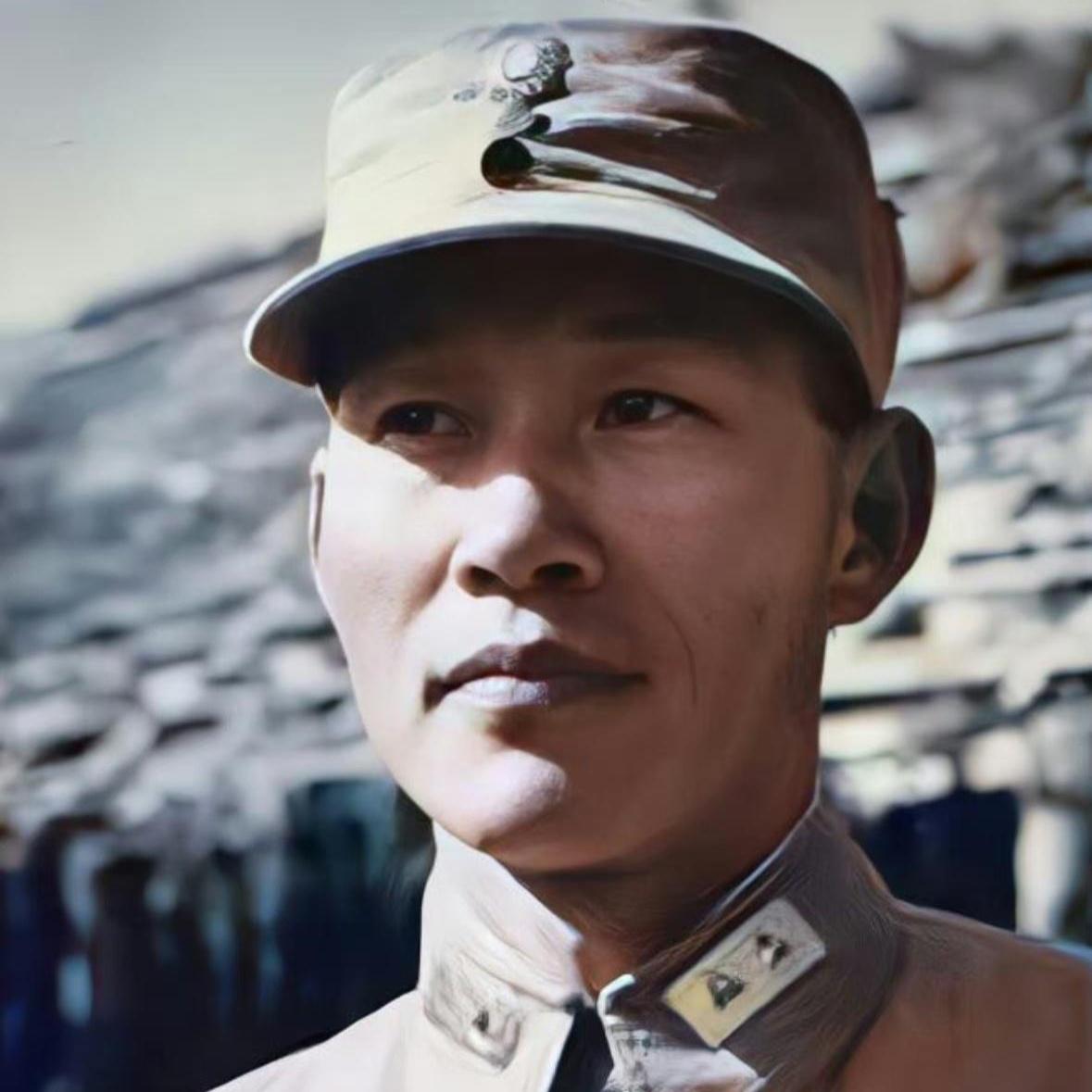 这人不识时务。他的后台是宋子文，而且算不上死命保护的嫡系，宋子文1949年后