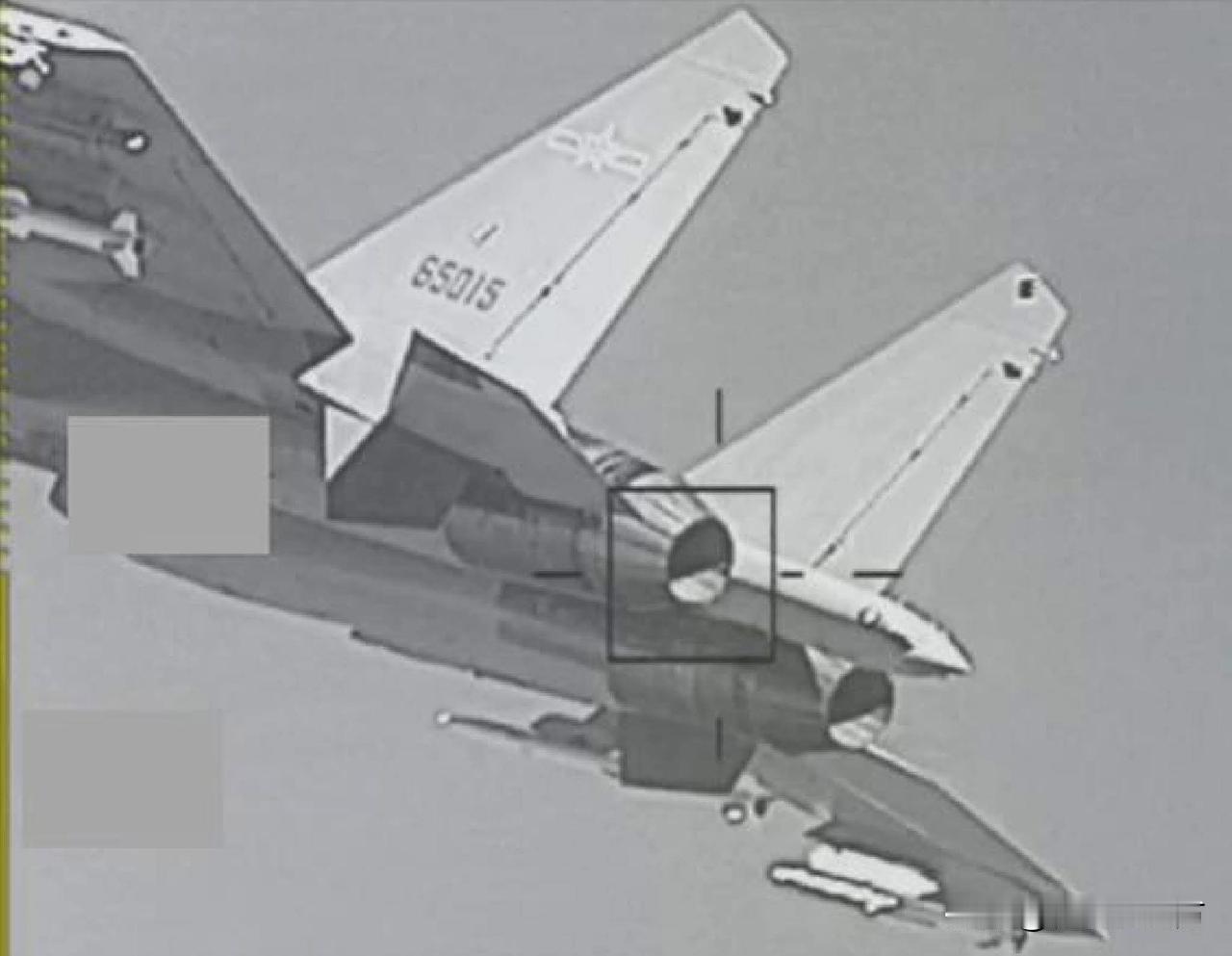 据岛内媒体爆料，台军F-16V竟跑去给歼-16当“狗仔”？家人们，这波操作你们给