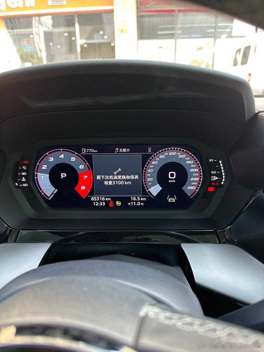 奥迪a3l借个这小车开开，可以说是高尔夫换壳。但是也不能这么看，毕竟用料和调教