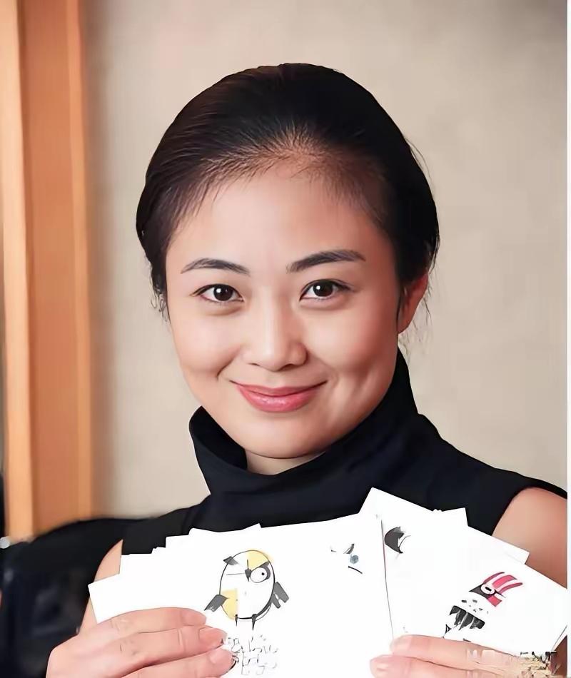 1989年，53岁的韩美林被前妻抛弃，心灰意冷，对外说自己再也不结婚了。然而，2
