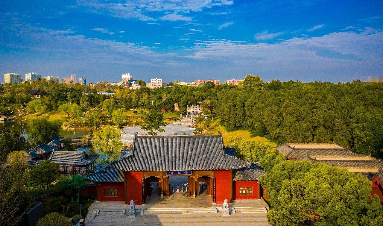为什么部分南阳论者坚持认为卧龙岗这片汉代墓葬群适合诸葛亮躬耕？先厘清基础事