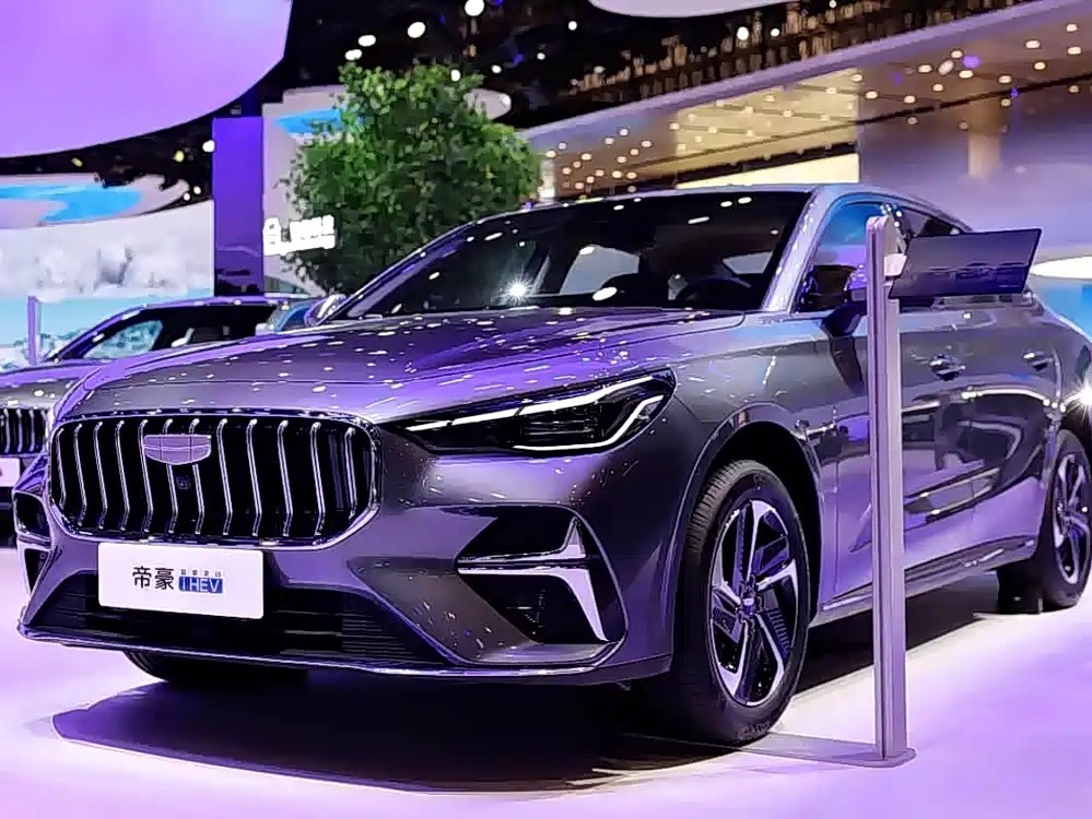 第五代帝豪i-HEV，10万级油混家用轿车。  无需充电油电混动，综合...