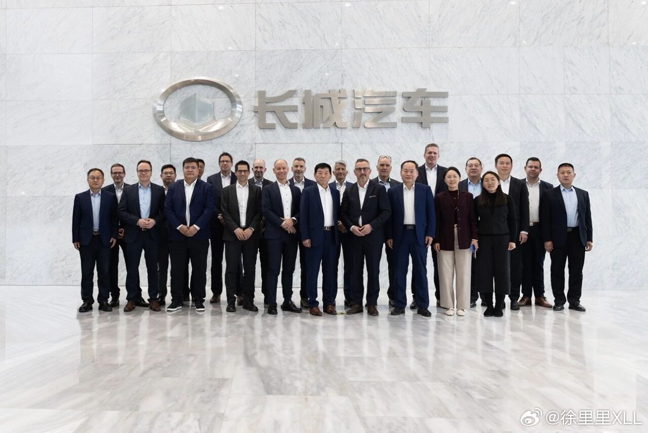 前几天，宝马CTO普斯特带着团队去长城技术中心了。具体去干啥的不清楚。说一下我