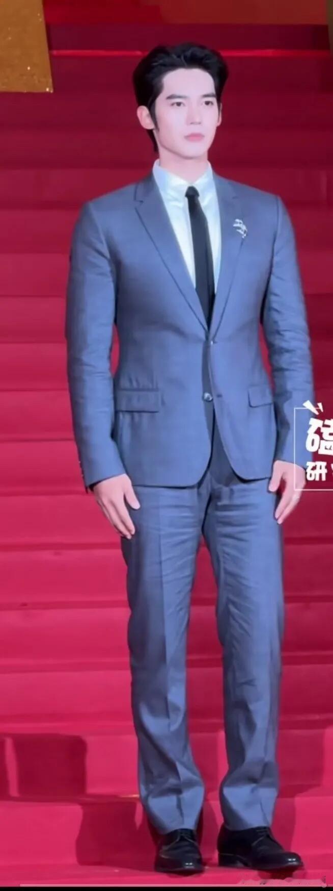 原来以为董璇的女儿长得挺不错的，是一位颜值高的女孩，没想到跟苗圃母女的同框，还是