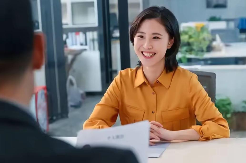 北京有一位女研究生去参加面试，面试官问道：“100个口是什么字？”女研究生回答：