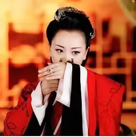 古代，一位少女在河边洗衣服，回家后，却突然怀了孕。母亲问女子，是怎么回事？女子却