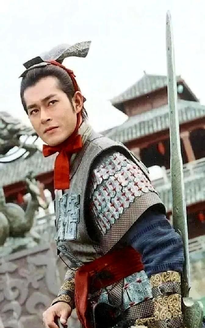 能把项少龙拿捏得死死的人，还得是她！二十多年前《寻秦记》里的纪嫣然，一出场就