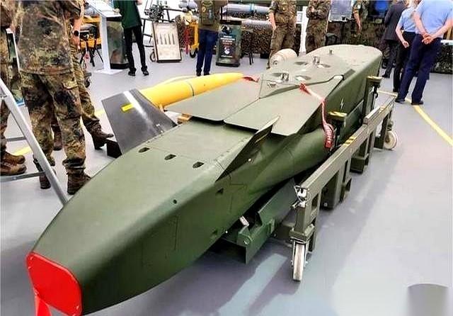 德国人一声不吭，直接把一个射程500公里的“大炮仗”塞到了乌克兰手里。就叫“金