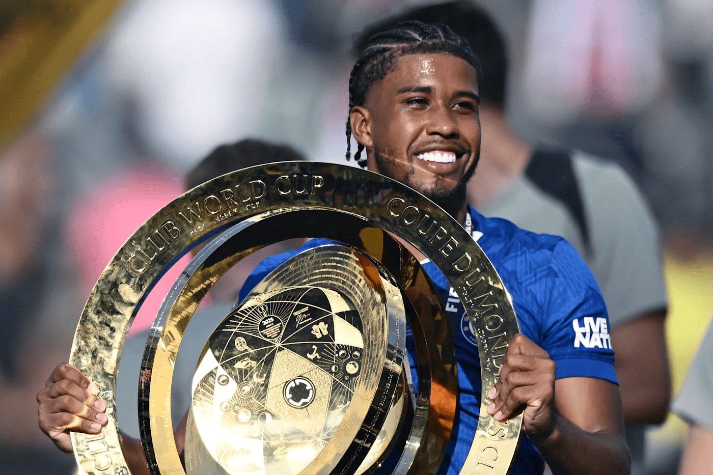 桑托斯: 帮埃斯特旺适应英国;英超节奏快可能是因为太冷!