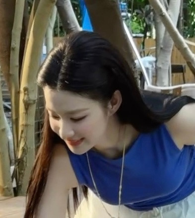 这张放大好特么像亦菲啊​​​