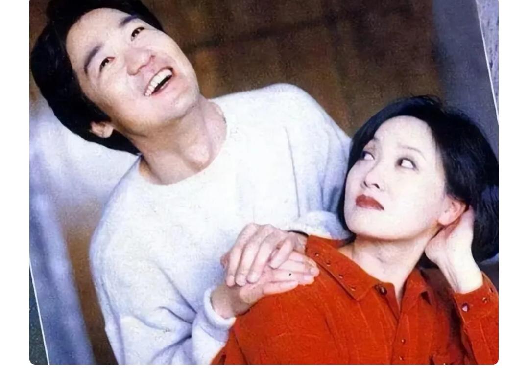 邓婕，满眼拉丝。
