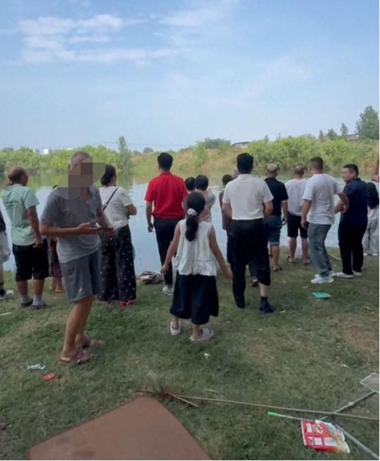 悲剧还是发生了，7月18日下午，在河南许昌长葛市佛耳湖镇佛耳岗水库下游，一名约1