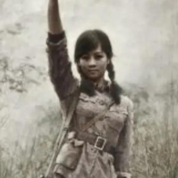 1937年，马步芳强娶女红军黄光秀为妾。黄光秀故意找借口说：“这饭菜吃不惯，我要