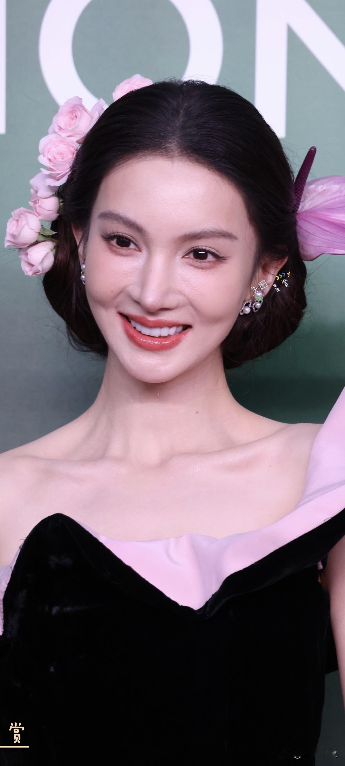 金晨×vogue红毯芬芳馥郁的长腿大喜！！！金晨走红毯