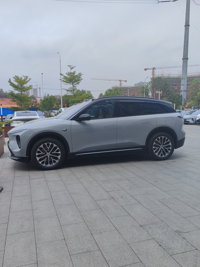 蔚来杀招26.8万的ES6卖疯了在新老款交替之际，李老板痛下决心，也拿出价格