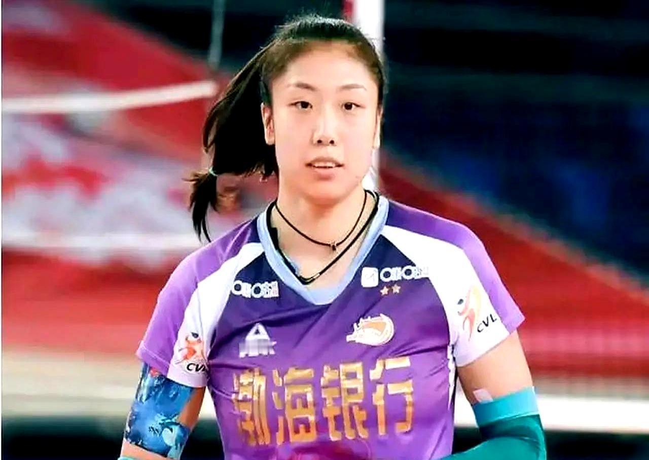 【全运会女排老将告别之～杨艺】杨艺是天津女排接应，后排保障帮李盈莹创得分