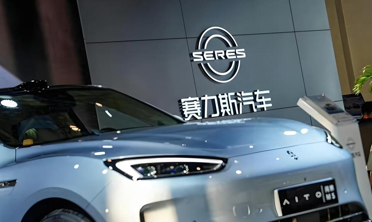 每卖一辆问界，就有13.6万要进华为的口袋。最近这数字在网上都吵翻了。有人算