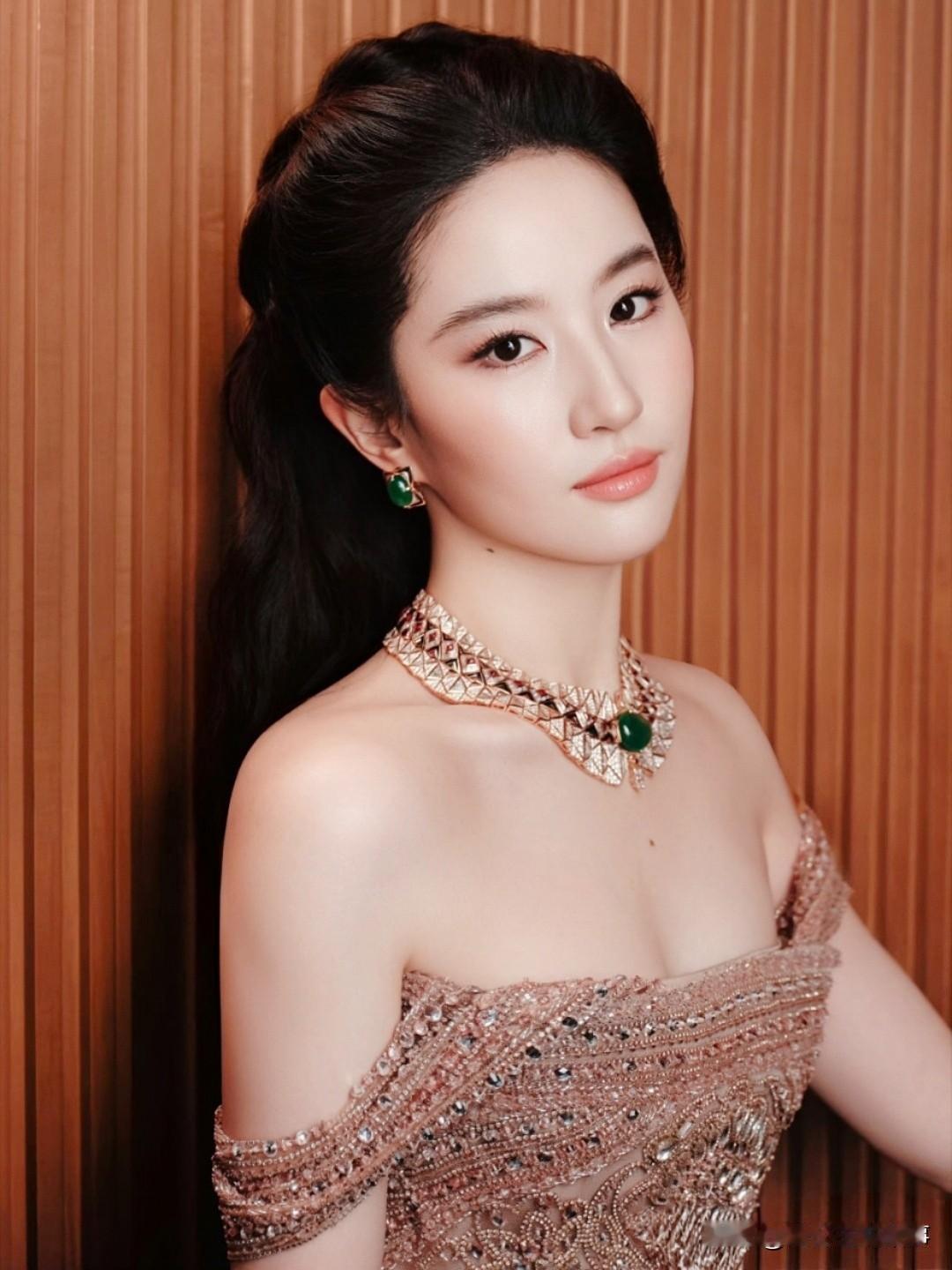 刘亦菲比珠宝还美